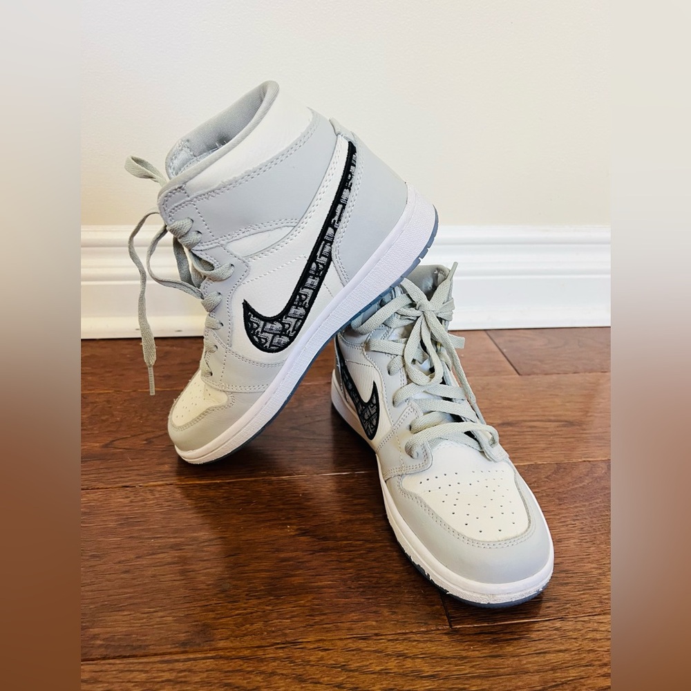 Nike Women's High-Top Sneakers White and Light Gray with Black Swoosh